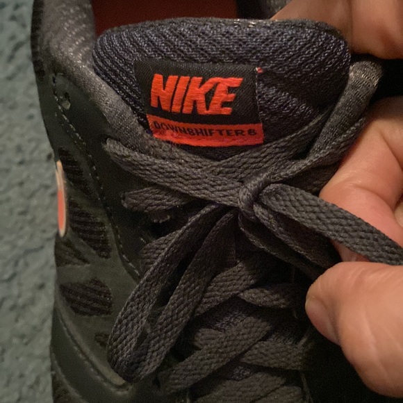 Nike women sneaker size 8.5 - Picture 2 of 7